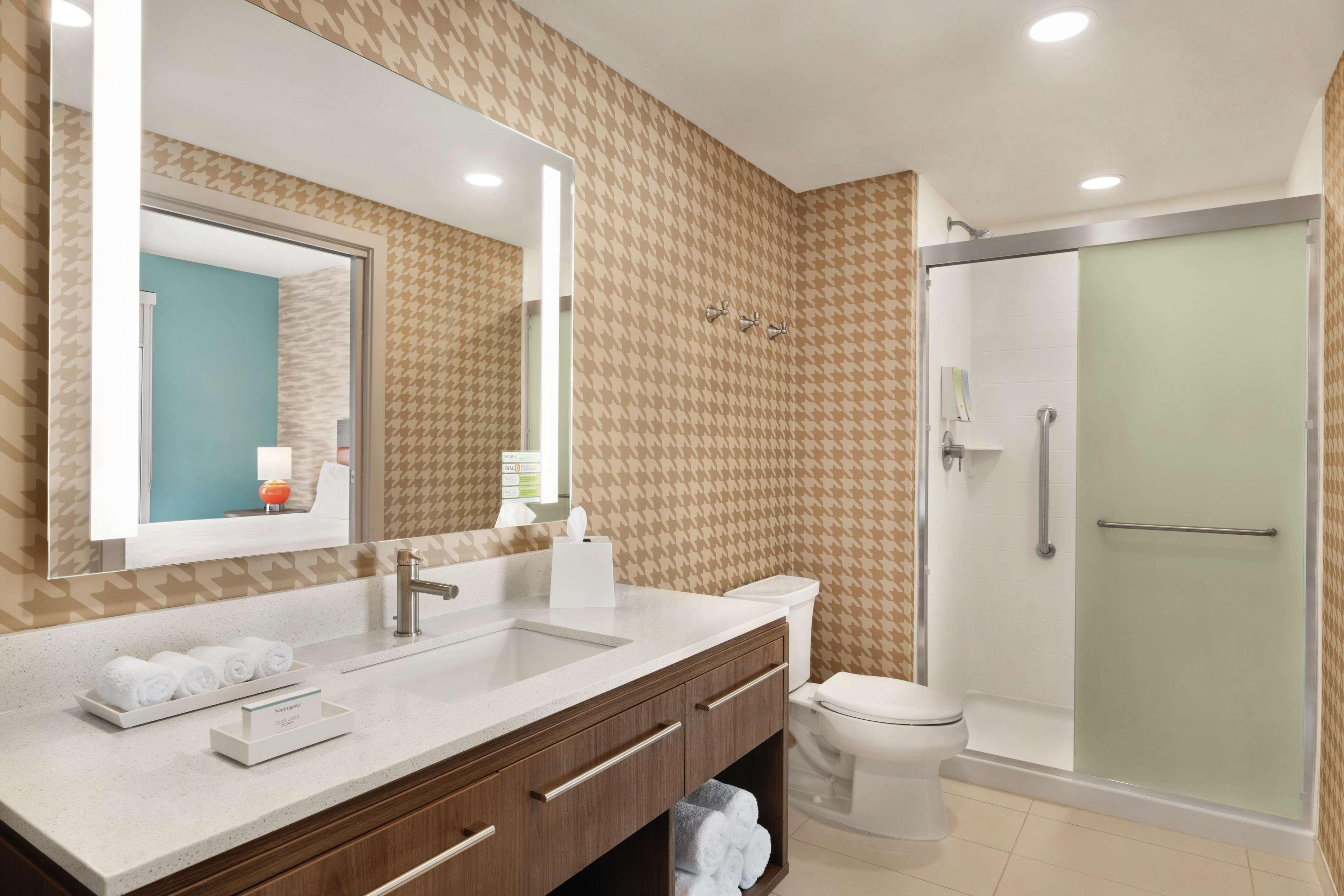 Home2 By Hilton Lancaster 3*